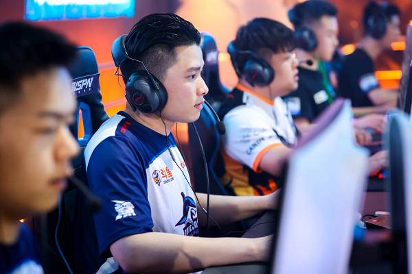 包含FLY碾压EDG,Doinb极限生还后反打宿命之战小组赛,强势挺进下一轮的词条 包含FLY碾压EDG,Doinb极限生还后反打宿命之战小组赛,强势挺进下一轮的词条