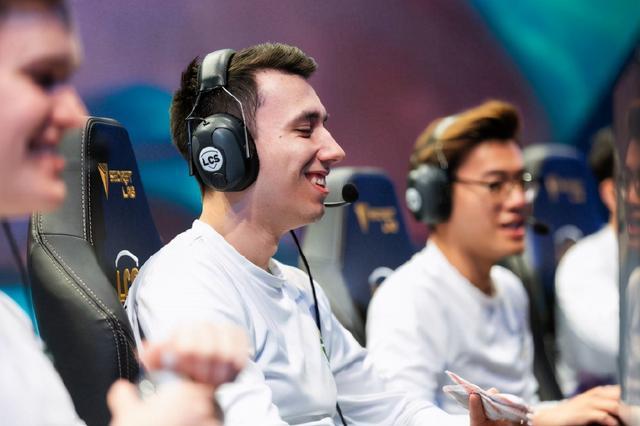 NS碾压TSM，Crisp操刀奇招英雄翻盘宿敌对决四强赛，留下经典瞬间