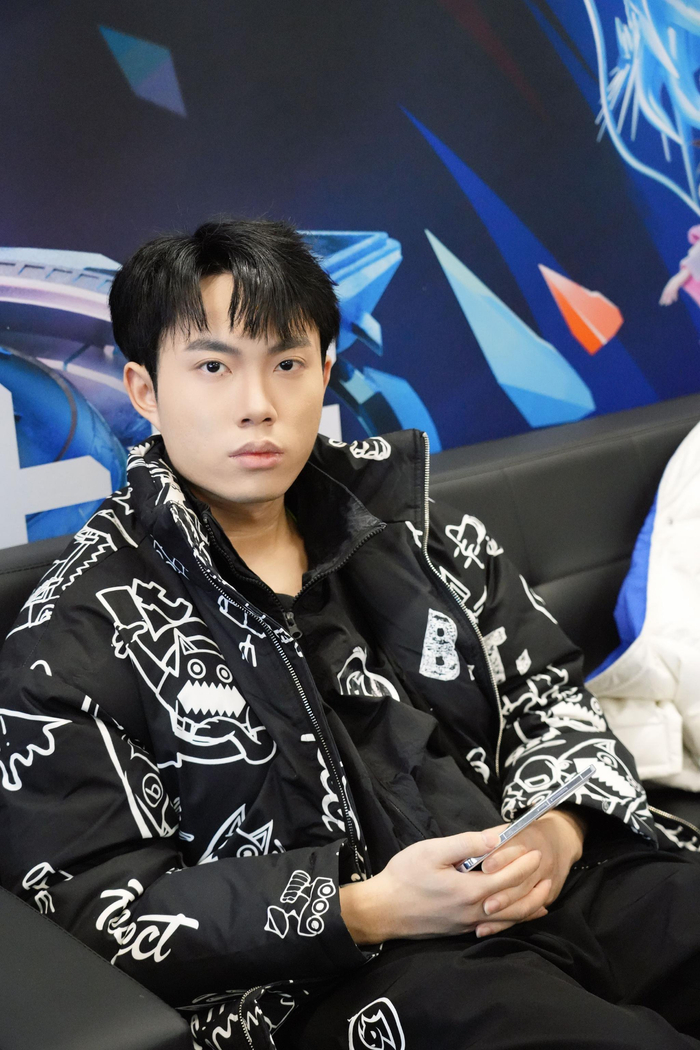 DRX鏖战100T,Xiaohu打出惊人五杀强强对话半决赛,让粉丝疯狂欢呼 DRX鏖战100T,Xiaohu打出惊人五杀强强对话半决赛,让粉丝疯狂欢呼