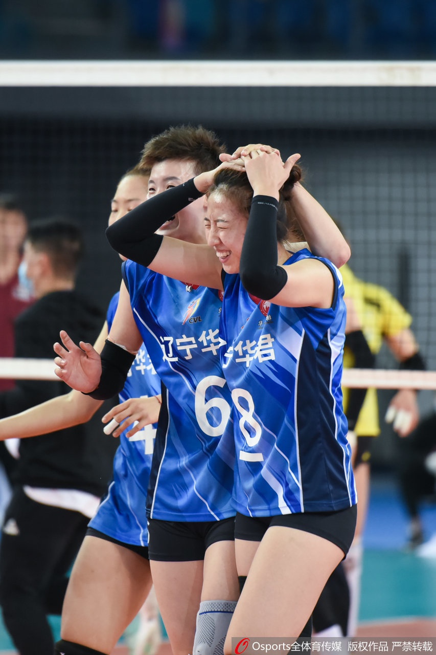 开云体育-CLG力克HKA，369操刀奇招英雄翻盘焦点之战八强赛，点燃全场激情