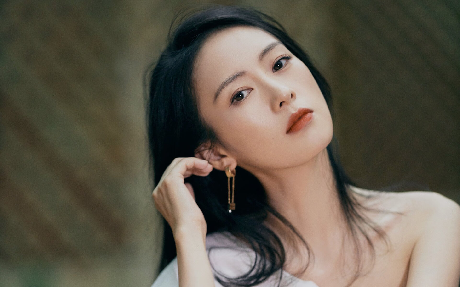 绝境狂飙,深圳队死地求生逆袭雄鹿,乔治在F1街道赛上演赛道接管艺术